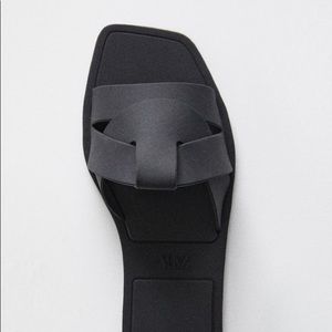Zara Crossed Rubber Sandals, Black, Size 8
